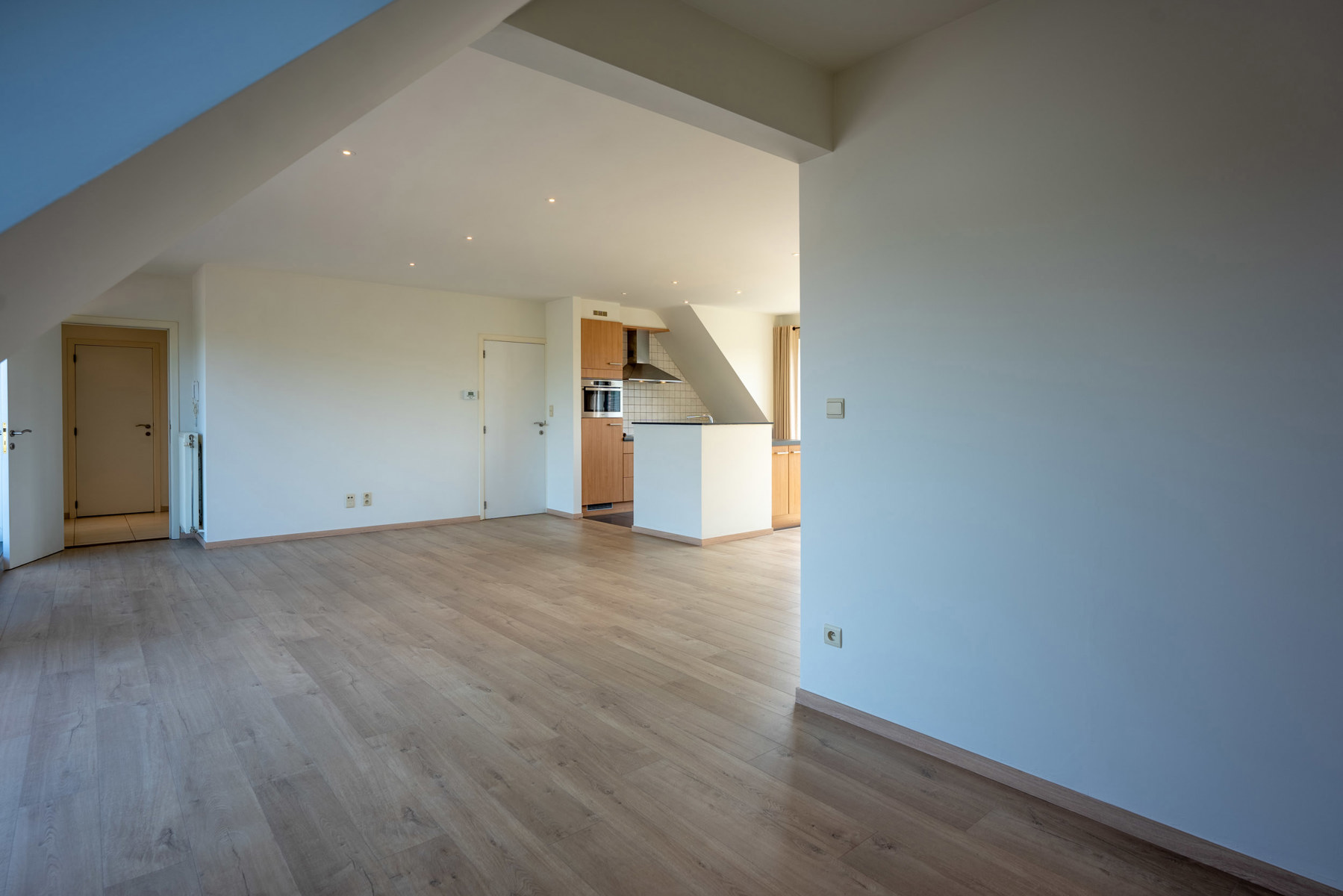 Instapklaar appartement, groot terras, staanplaats en lift! - foto 5
