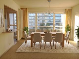 <p><span>Op een zucht van Leuven, vlakbij IMEC en Gasthuisberg, zijn wij verheugd dit ,in 2017, gerenoveerd appartement met 1 slaapkamer te koop aan te bieden. Dit centraal doch rustig gelegen appartement is gesitueerd achteraan op de derde verdieping van een welonderhouden residentie.<br />Het energiezuinig appartement heeft een nuttige-bewoonbare oppervlakte van 55 m² en omvat een inkomhalletje met gastentoilet en een aparte berging, een lichtrijke en een gezellige living met aansluitend een open ingerichte keuken, dit alles uitgevend op een ruim en west georiënteerd terras met praktische berging en met </span><span>unieke vergezichten over Leuven en omgeving</span><span> . Verder is er nog een aparte slaapkamer met grote kleerkast en een badkamer met inloopdouche aanwezig. </span><span>Op het gelijkvloers is er nog een individuele kelder en een gemeenschappelijk fietsen-en vuilnislokaal voorzien. Bovendien kunnen de toekomstige bewoners van dit eigendom genieten van een welonderhouden en gemeenschappelijke tuin. <br />Kortom, dit gezellig en gerenoveerd appartement is zeker een bezoek waard. Voor snelle beslissers.</span></p>