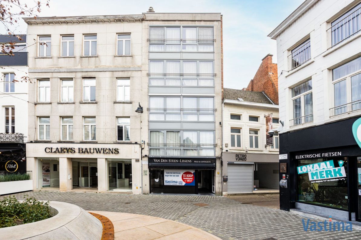 Handelszaak met ruime werk- en opslagplaats in Aalsterse winkelstraat - foto 1