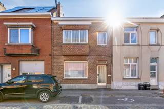 Ben je op zoek naar een renovatieproject met potentieel in Burcht?Dan is deze woning zeker het ontdekken waard voor wie graag een eigen stempel...