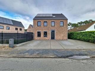 Moderne, energiezuinige open bebouwing op rustige ligging.Deze recente open bebouwing uit 2022 combineert hedendaags wooncomfort met een...