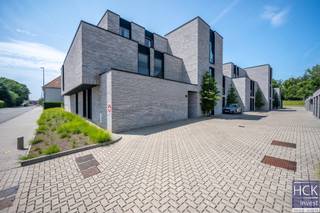 De liggingDeze luxueuze penthouse is gelegen op de tweede verdieping van residentie "Kruisem 47", nabij het centrum van Kruishoutem en midden in een...