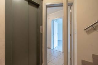 Ontdek dit leuke appartement gelegen op de eerste verdieping, perfect voor wie op zoek is naar een gezellige plek in het centrum van Weelde.Dit...