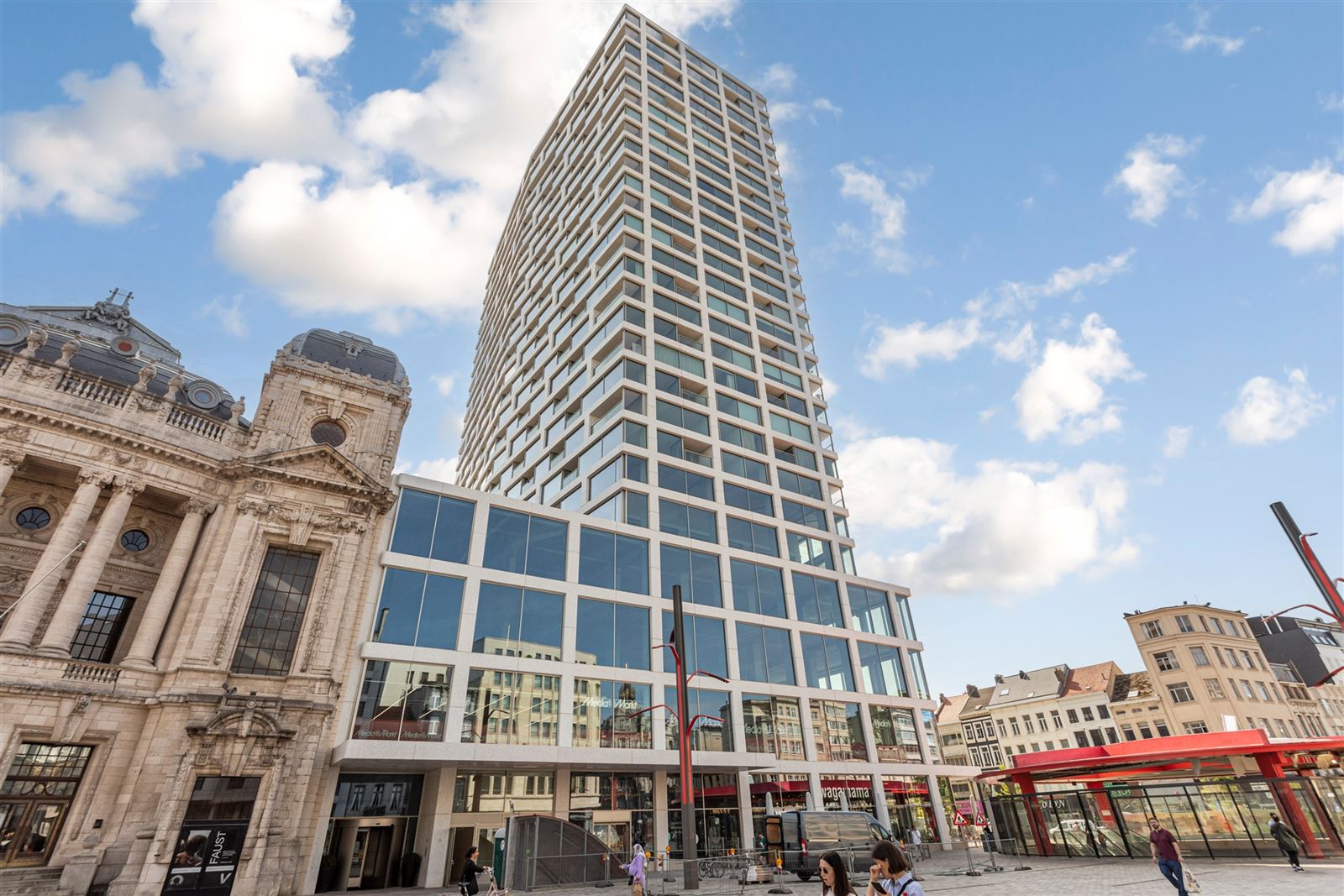 Gemeubeld 1 slaapkamer appartement op toplocatie in de nieuwe Antwerp Tower! - foto 1