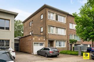 Prachtig ruim 3-slaapkamer appartement in Berchem Dit instapklare 3-slaapkamer appartement bevindt zich op de eerste verdieping (dakappartement) van...