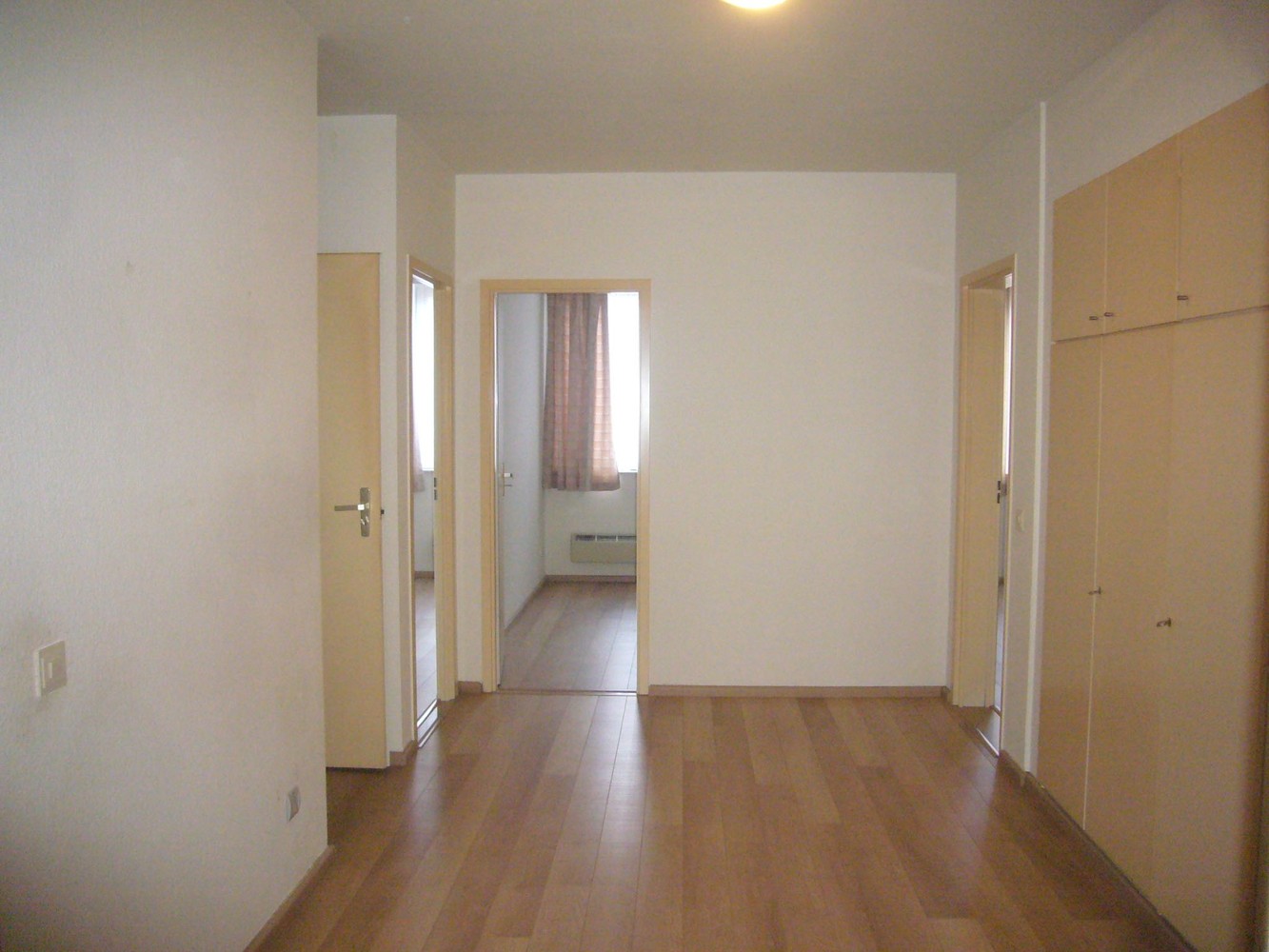 Genk, Weg naar As 117 bus 22 – Ruim, centraal gelegen appartement met 3 slaapkamers, berging, terras, garage en kelderberging - foto 3