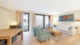 Appartement agréable, situé au troisième étage, offrant une vue latérale sur la mer et sur les boutiques exclusives de l'avenue Littoral.Le spacieux...