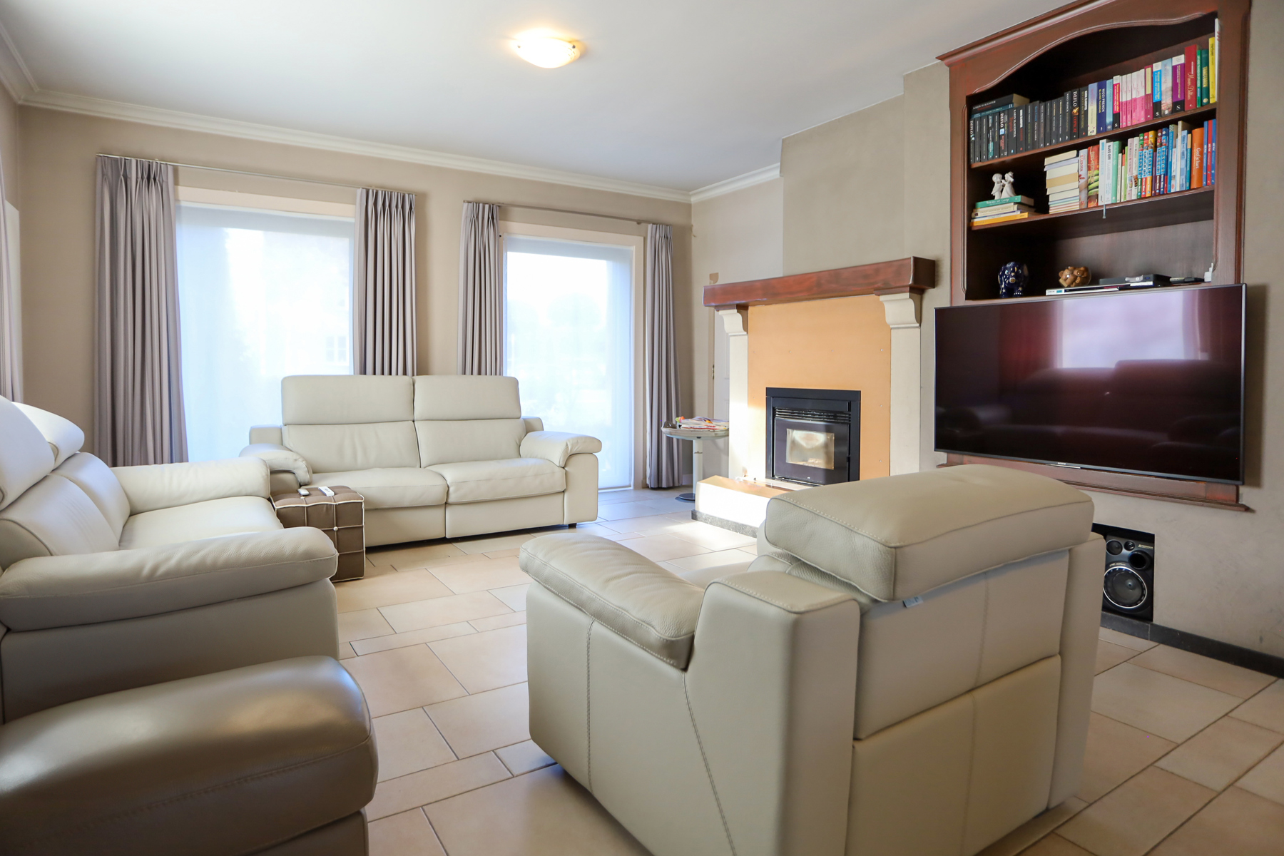 Ruime villa in een gegeerde woonwijk - foto 2