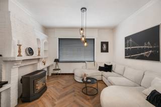 Zoek je een ruime woning met inpandige garage, dit in hartje Poperinge mét een prachtige zuidgerichte tuin? Dan kunnen wij met trots deze eigendom...