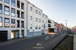 Een unieke kans om een goed functionerend hotel in het hart van Gent over te nemen via een share deal. Dit aanbod betreft de volledige overname van...