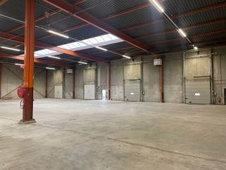Discover this strategically located 3,400 sqm logistics space along Leuvensesteenweg in Zaventem. With a clear height of 7 metres, the building...