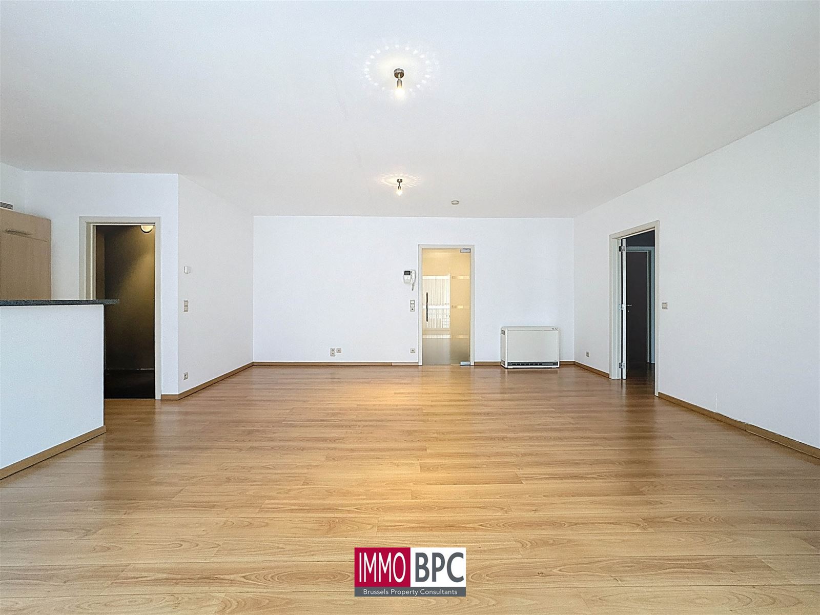 MODERN APPARTEMENT IN HARTJE JETTE – TOPLIGGING NABIJ PLACE MIRROR - foto 5