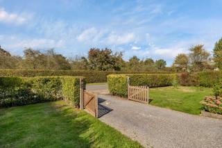 <p>Instapklare bungalow met zonnige tuin in Zomergem</p><p>Deze bungalow in de gegeerde Daalmstraat te Zomergem combineert rust met comfort en een uitstekende<br />bereikbaarheid.</p><p>De woning is instap klaar en beschikt over heel wat energie zuinige troeven: een EPC-LabelC,20m2 zonnepanelen, thuisbatterij, een lucht lucht warmte pomp, uitstekende isolatie ,zonnewering op zon- energie<br />en PVC ramen met dubbele beglazing .De elektriciteit is conform en de woning is asbestveilig.</p><p>Via de inkomhal bereikt u twee kamers, de badkamer en de eetplaats. Vanuit de eetplaats loopt de woning over in een openvloerplan met keuken en leefruimte. Een glazen deur geeft toegang tot een praktische berging ,die eventueel kan worden ingericht als extra badkamer.</p><p>Een absolute troef is dat volledige woning zich op het gelijksvloer bevind, waardoor ze een perfect levensloop bestendigheid is.</p><p>Ook buiten heeft deze woning heel wat te bieden De zuid gerichte tuin beschikt over een zonnig terras met pergola ,gras en bloementuin, aparte hondenzone, opslagcontainer en een isoleerde blokhut/man cave .</p><p>Mits het bekomen van een stedenbouwkundigvergunning is het eveneens mogelijk op het zelfde perceel een extra woonlaag bij te bouwen.</p><p>kijkdag uitsluitend op afspraak</p><p>GSM/0456 88 4O 19</p><p>Rechtstreeks verkoop met eigenaar .immo zich te onthouden gewenst.</p>