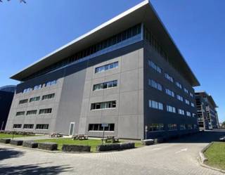 Kantoor 1.008m² op het 1ste verdiep te huur in het Axxes Business Park, de kantoren zijn verdeeld over 7 gebouwen en een business center. De site...