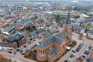 Op een absolute toplocatie in het hart van Putte bevindt zich dit veelzijdige handelspand met bovengelegen appartement. Dankzij de centrale...