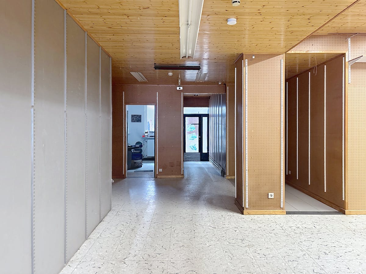 Development building with trade and 2 apartments in Deurne! - photo 3