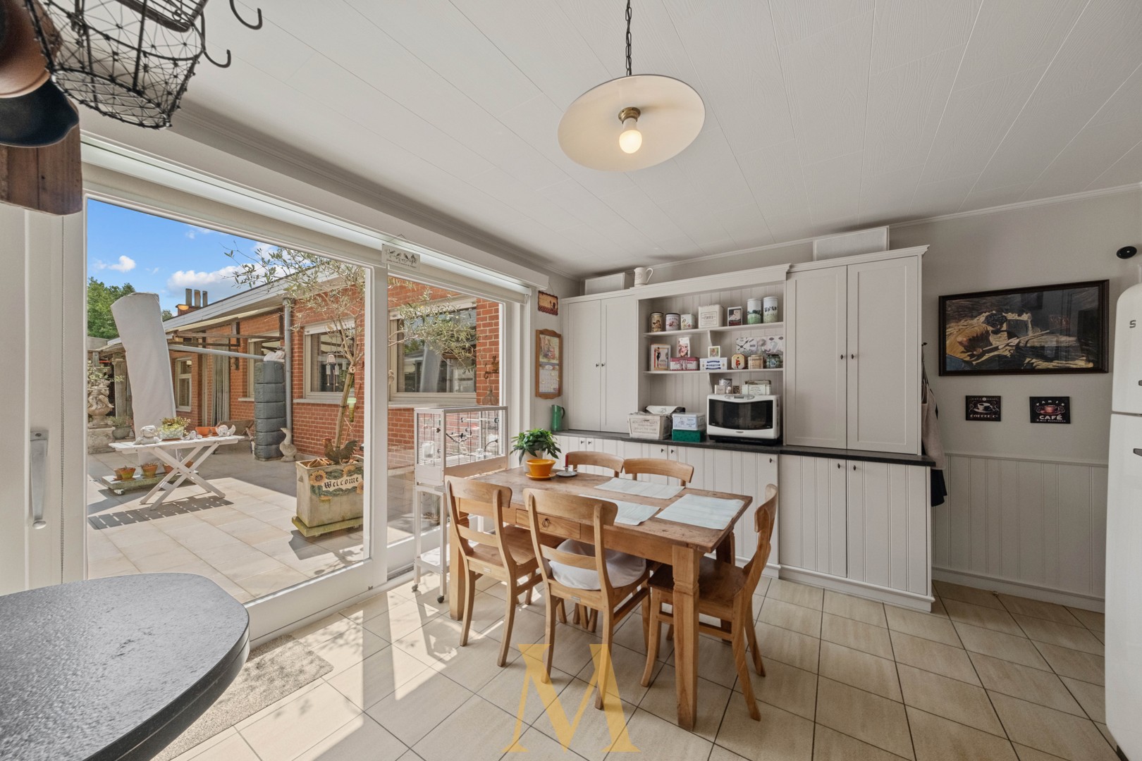 Uniek handelspand met woonst, grote opslagruimte en uitstekende zichtbaarheid - foto 2