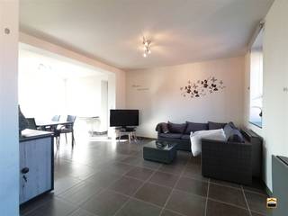 Instapklaar appartement met ruim terras en carport op centrumlocatie Dit appartement treffen we aan op de eerste verdieping van een kleinschalige...