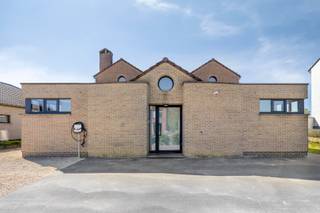Instapklare gerenoveerde woning met praktijkruimte op zuidgericht perceel (13a48ca)Recent gerenoveerde, polyvalente woning op een zuidgericht...