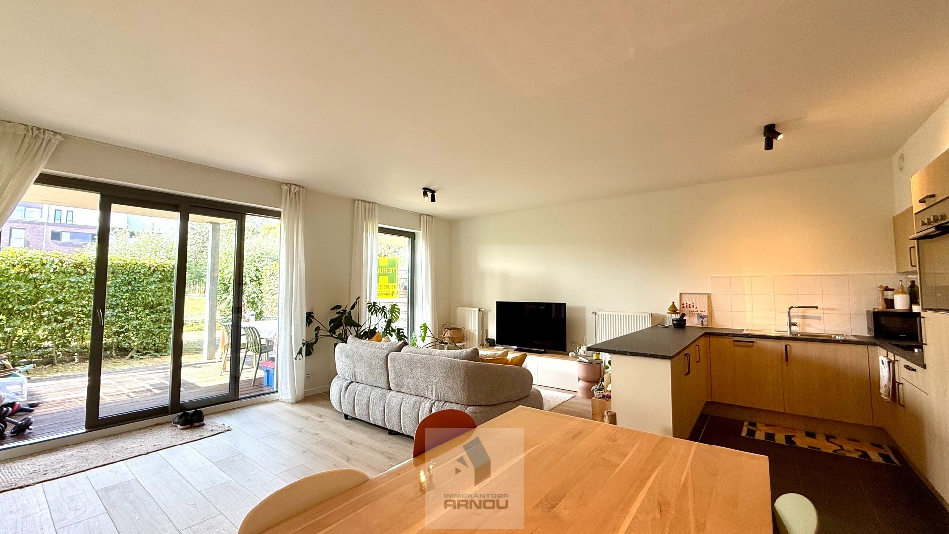 Centraal gelegen, gelijkvloers appartement met 2 slaapkamers en ruim terras met zicht op de Leie - foto 4
