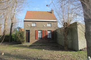 De hoeve is zeer mooi gelegen in open landschap nabij de kust, dicht bij het centrum van Westende.Bestaande uit oudere hoevegebouwen met woning,...