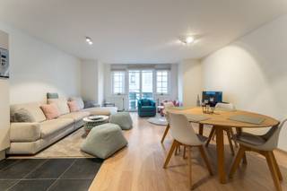 Smaakvol ingericht, energiezuinig appartement in kleinschalig gebouw nabij de Lippenslaan met 2 slaapkamers en aangenaam terras. Ideaal voor wie...