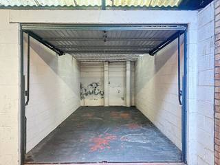 Garagebox te huur in Oostende gelegen langs de Torhoutsesteenweg, vlakbij de Elisabethlaan. De box is gelegen in een kleinschalige...