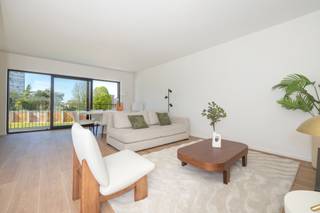 <p>Prachtig geschilderd appartement met 3 slaapkamers van 107 m² + groot terras in Agatha Garden. Het appartement heeft 3 grote slaapkamers en 2 mooie badkamers. EPC A/B+, 80% minder verbruik in vergelijking met een appartement van 20 jaar oud. Kelder voor € 5.000 en parkeerplaats optioneel. Verkoop onderworpen aan btw en registratierechten. MOGELIJKHEID VAN 6%.</p>