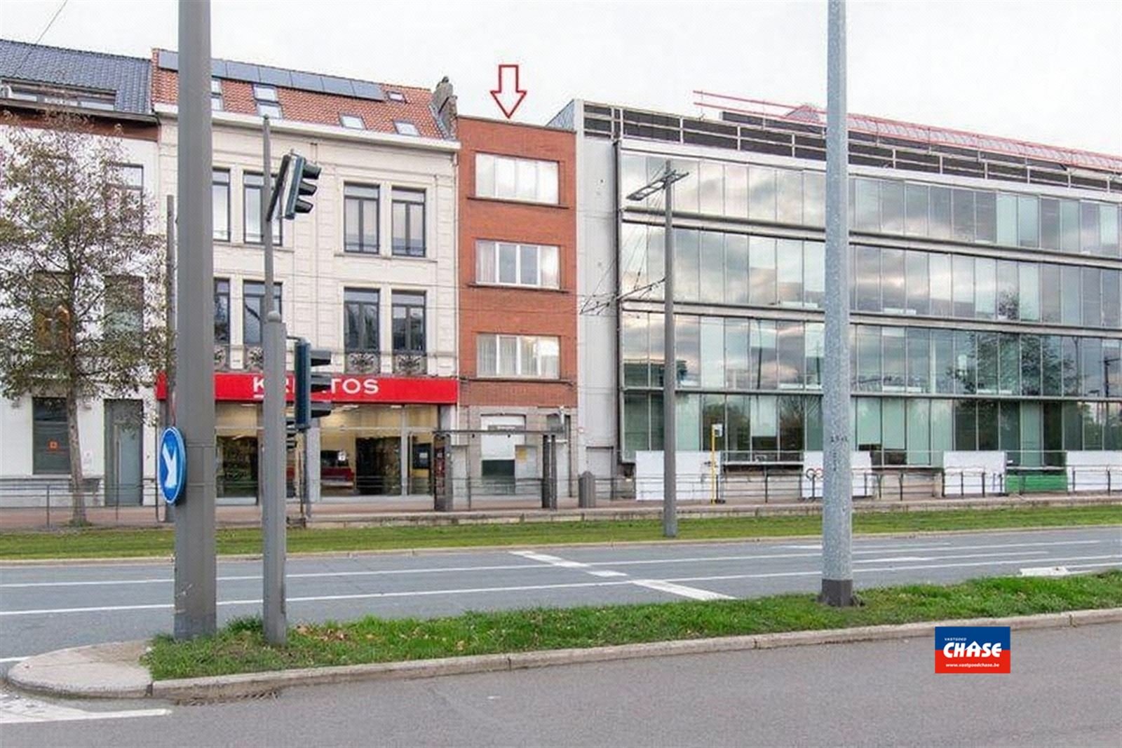 Opbrengsteigendom met 4 appartementen op een zeer gunstige ligging (Het zuid) - foto 1