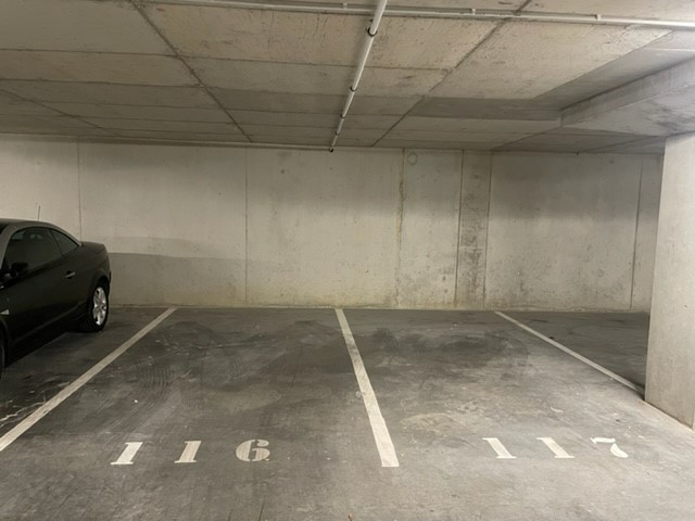 Ondergrondse autostaanplaatsen op het vernieuwde Marktplein van Harelbeke. - foto 1