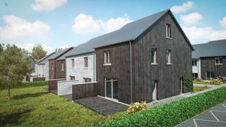 <p>Located in the charming village of Bomal, just 7 km from Durbuy, this new build combines modern comforts and a pleasant living environment, in the immediate vicinity of all amenities.</p><p><strong>Property composition:</strong></p><p>🔹 <strong>Ground floor:</strong></p><ul><li><p>Entrance hall</p></li><li><p>Open-plan kitchen</p></li><li><p>Bright living room including dining room and lounge</p></li></ul><p>🔹 <strong>1st floor:</strong></p><ul><li><p>Night landing</p></li><li><p>Bathroom with shower and bathtub</p></li><li><p>2 bedrooms</p></li></ul><p>🔹 <strong>2nd floor:</strong></p><ul><li><p>Attic space suitable for conversion to create an additional bedroom and shower room</p></li></ul><p><strong>Exterior:</strong></p><ul><li><p>Terrace</p></li><li><p>Garden</p></li><li><p>Garden shed</p></li><li><p>Outdoor parking</p></li></ul><p><strong>Technical features :</strong></p><ul><li><p>Central heating via geothermal heat pump (economical and ecological)</p></li></ul><p><strong>Ideal location :</strong><br />Bomal offers a convenient living environment with many amenities within walking distance: train station, pharmacy, bakery, butcher's shop, supermarket (Spar), doctor, dentist, primary and secondary schools.</p><p>An ideal opportunity for a family or an investment in a highly sought-after region!</p><p><strong>Contact us for more information or to arrange a viewing.</strong></p>