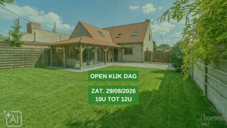 <strong>-- NIEUWE VOORWAARDEN -- MET INSTELPRIJS --</strong><br /><strong>De vermelde prijs is een instelprijs, nl. € 380.000. </strong>De woning kan bezichtigd worden op <strong>zaterdag 29/08/2026 van 10u tot 12u</strong> waarbij de bezoekers de mogelijkheid krijgen om een bod/voorstel te doen op basis van de instelprijs en dit <strong>uiterlijk tot 10 dagen na het bezoekmoment</strong>.<br />Toch liever al eerder eens komen kijken? Zeker geen probleem, neem zeker contact op met Dirk. <br /><br />DE PANNE: Gezinswoning met 4 slaapkamers (waarvan 1 gelijkvloers), bureauruimte, 2 badkamers en tuin op 1.250m² totale grondopp.<br />Bij het binnenrijden van De Panne, komende van Veurne, vindt u deze woning op zoek naar nieuwe eigenaars. Gelegen net buiten het centrum, maar vlak bij natuurgebied, duinen en strand. Ook sporthal, voetbalveld en fietsroutes zijn makkelijk bereikbaar. Via het einde van de Veurnestraat bereikt u snel de Zeelaan, het commerciële hart van De Panne, met vlotte verbinding naar Markt en zee.<br />De huidige eigenaar kocht de woning meer dan 30 jaar geleden en voerde doorheen de jaren diverse renovaties uit. In 2010 werden o.a. keuken en badkamer vernieuwd, en in 2017 kreeg de woning een volledig nieuw dak.<br />Gelijkvloers: inkomhal, gezellige woonkamer met zit- en eetplaats en cassette, volledig ingerichte keuken (Amerikaanse koelkast, gaskookplaat, vaatwasser, veel kastruimte), sas met achterdeur, ruime slaapkamer met dressing, badkamer (ligbad, douche, dubbele lavabo), apart toilet, berging en garage met automatische poort.<br />1e verdieping: nachthal, 3 slaapkamers, bureauruimte, recente badkamer (2024) met douche, wastafel en toilet, berging.<br />2e verdieping: zolderberging.<br />Extra’s: centrale verwarming op aardgas (ketel 2010), nieuw dak met 18 cm isolatie, houten ramen met hoogrendementsglas, regenwaterput (15.000 l), elektrische rolluiken, onmiddellijk bewoonbaar (opfrissing nodig).<br />Deze woning is ideaal voor zowel ouderen (dankzij slaapkamer en badkamer op het gelijkvloers) als jonge gezinnen met nood aan meerdere slaapkamers.<br />Buiten: parkeermogelijkheid vooraan voor 4 wagens, zijdelingse toegang naar terras en tuin, aangelegd terras met tuinhuis, diepe tuin met extra bergruimte. Dankzij de grootte van de tuin is er altijd wel een zonnig plekje te vinden.<br />De foto's met "AI" vermeld, zijn foto's die bewerkt werden om een voorbeeld te geven hoe de woning kan worden ingericht/gerenoveerd.