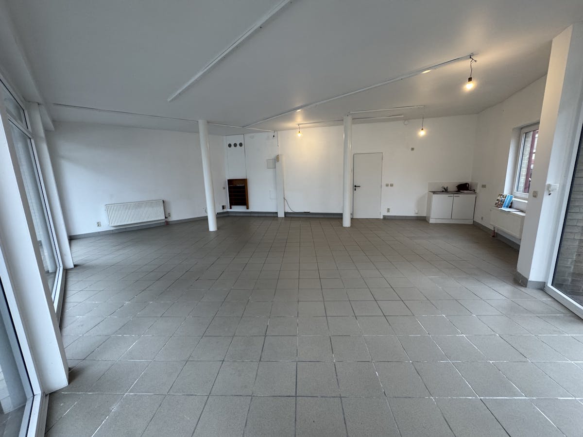Commercial Corner Property for Sale — Center of Ostend (75m²) - photo 5