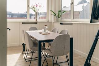 Dit exclusieve, moderne kantoor bevindt zich op een toplocatie nabij de Korenmarkt, in het historisch centrum van Gent. De ruimte is...