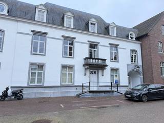 Dit totaal gerenoveerde appartement bevindt zich in het centrum van Meulebeke. Het appartement ligt gelegen in een prachtig en charmant herenhuis...