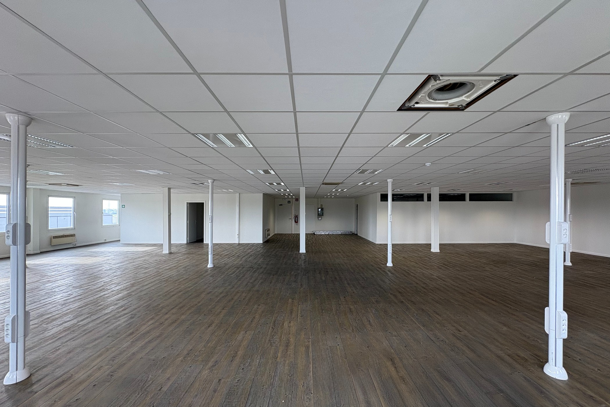 Kantoorruimte (397 m²) in industriepark te Drongen - foto 5