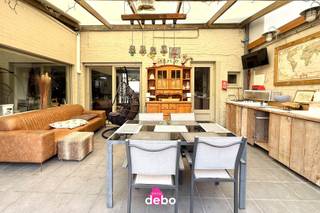 Op een boogscheut van het bruisende centrum van Wevelgem bevindt zich deze charmante en ruime gezinswoning. Deze woning combineert...