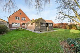 Bezoekmoment op zaterdag 7 maart van 10H-12H.Welkom in deze unieke en veelzijdige kangoeroewoning in de Klerkenstraat 31 te Kortemark — perfect voor...