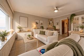Droomt u van wonen aan zee met een adembenemend panoramisch uitzicht? Dan is dit 2 slaapkamer appartement op de tweede verdieping van Residentie Osborne precies wat u zoekt. het appartement is gelegen in het bruisende centrum van Oostende, hier geniet u dagelijks van een uniek, lateraal zicht op zee en op wandelafstand van winkels, restaurants, openbaar vervoer en alle stadsvoorzieningen. Verder beschikt het appartement over een volledig uitgeruste keuken, een verzorgde badkamer, kelder, en gemeenschappelijke fietsenberging. Bent u op zoek naar een appartement op een absolute toplocatie met een uitzonderlijk uitzicht? Neem dan vandaag nog contact met ons op voor een bezoek.
