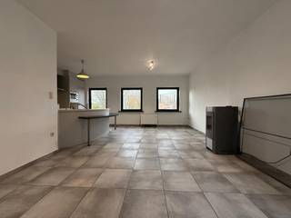 Dit recent opgefrist twee slaapkamer appartement is ideaal voor starters, alleenstaanden of koppels die op zoek zijn naar een comfortable woonst...