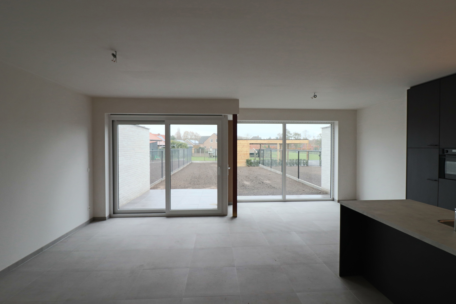 Woning met 4 slaapkamers en fietsenberging/carport op perceel van ca 327m² - foto 5