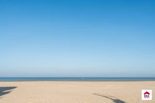 Te koop: gezellig appartement in het centrum van Koksijde, op korte wandelafstand van zee en duinen.Dit 2 slaapkamer appartement aan het Zouavenplein...