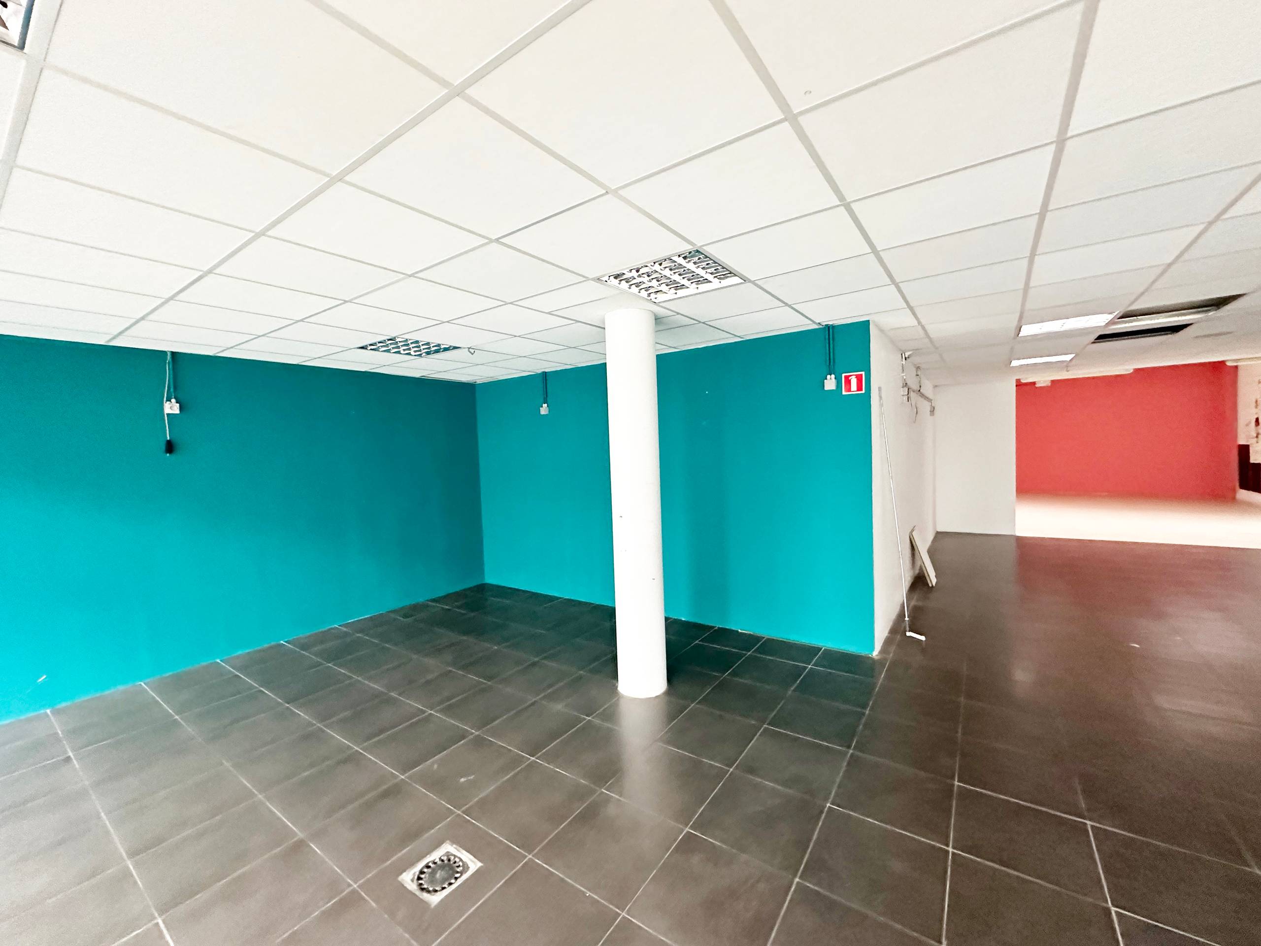 Rez-de-chaussée commercial à louer - foto 4