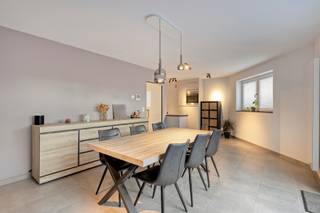 Energiezuinig gelijkvloers appartement (E-label A) – bouwjaar 2020 – gelegen in een doodlopende straat in een rustige en aangename buurt,...