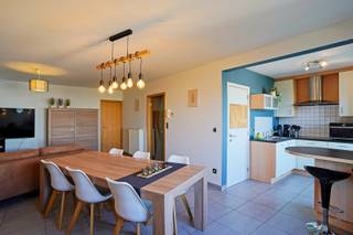 Dit appartement gelegen op de grens tussen Baasrode en Buggenhout beschikt over 3 slaapkamers, een badkamer en een ruime, lichtrijke...