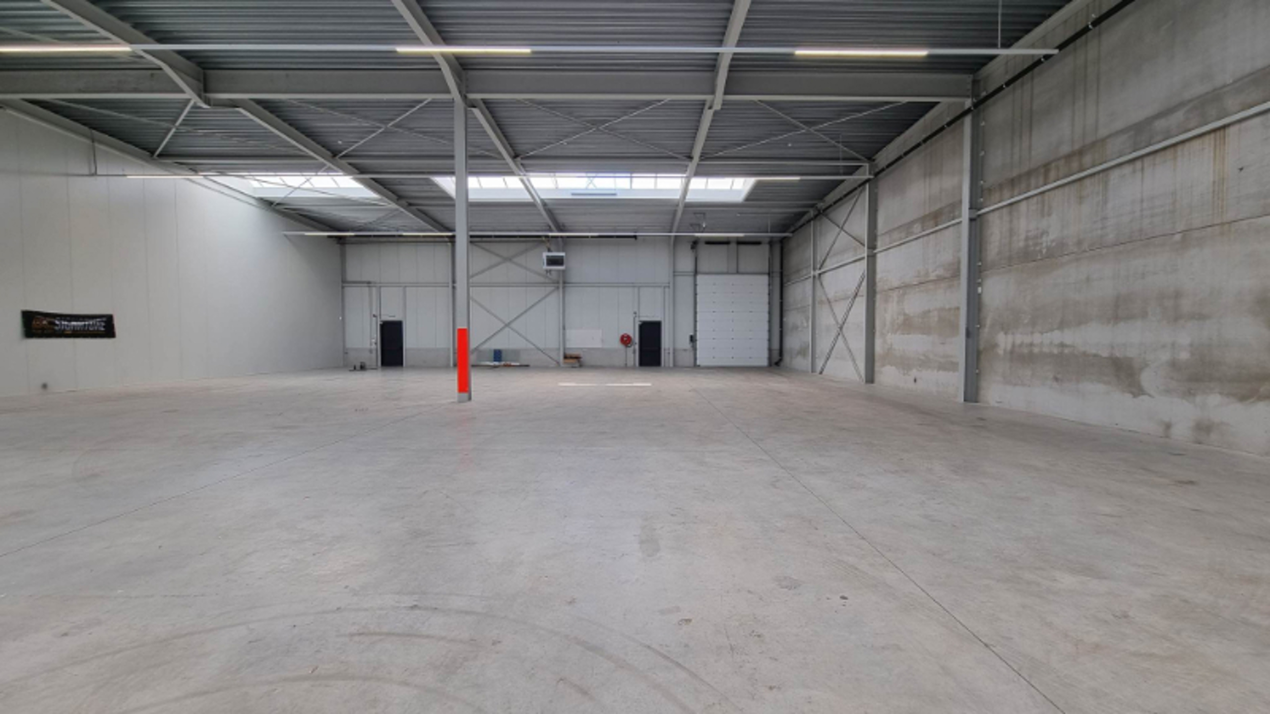 Magazijn van 204 m² te huur op toplocatie in Aartselaar! - foto 2
