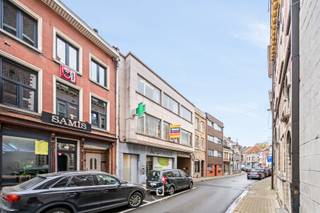 Op een perceel van 530 m² en met een totale oppervlakte van maar liefst 435 m², bevindt zich dit solide gebouw op een absolute toplocatie in...