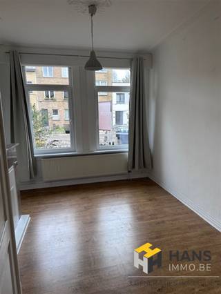 Prachtig art-decogelijkvloers appartement te huur op de Muggenberglei 166 in Deurne. Dit charmante éénkamerappartement combineert karakter met...