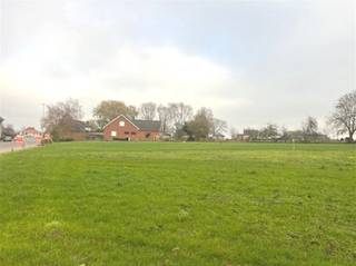 KAVEL 1 : Deze bouwgrond is gelegen tussen de Schelde en het Kluisbos en omgeven door het prachtig landelijk gebied van de Vlaamse Ardennen.Je kan er...