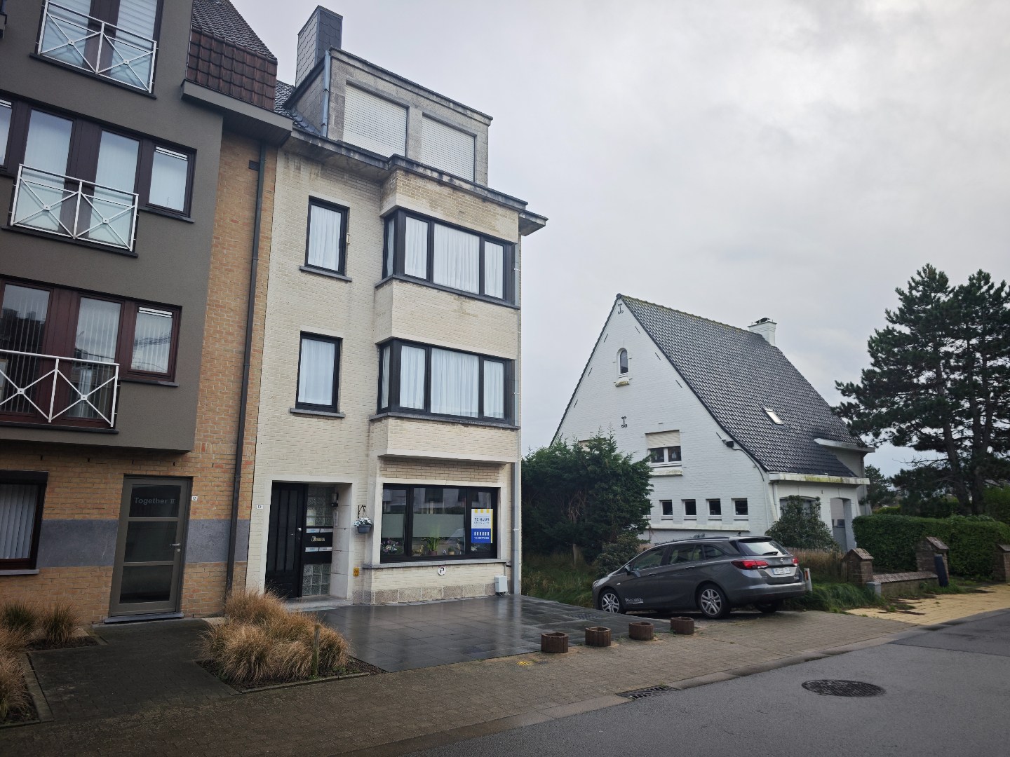 Cozy apartment with garage and cellar near the shops of Koksijde - photo 1